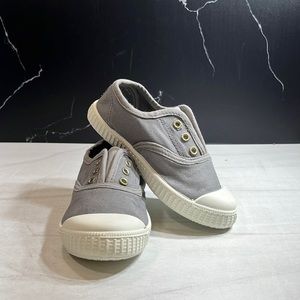 Opoee Toddler Canvas Shoe Gray/White sz 11